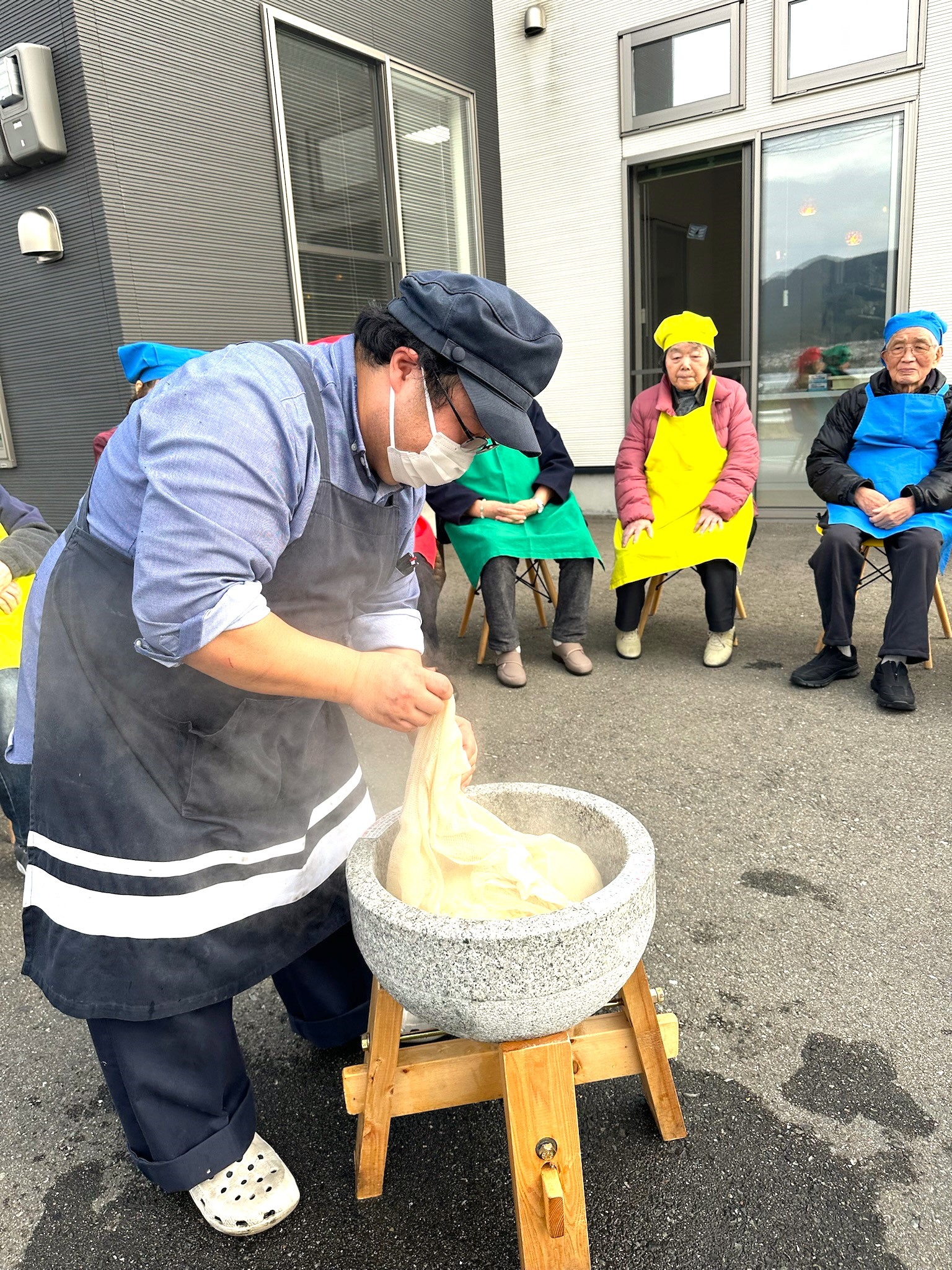 みんなの力を合わせて「お餅つき！」 - 福岡市早良区デイサービス ワン 