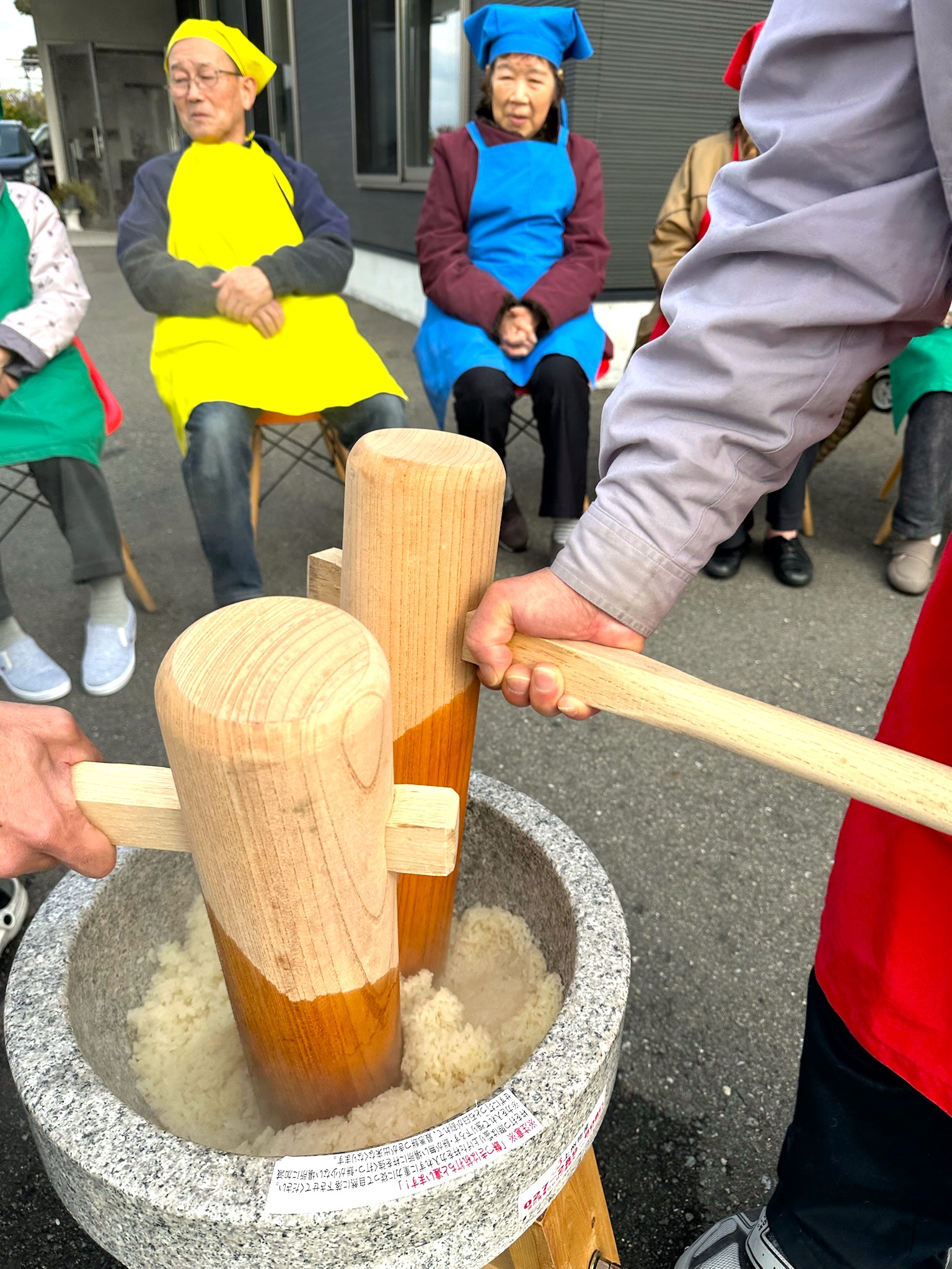みんなの力を合わせて「お餅つき！」 - 福岡市早良区デイサービス ワン 